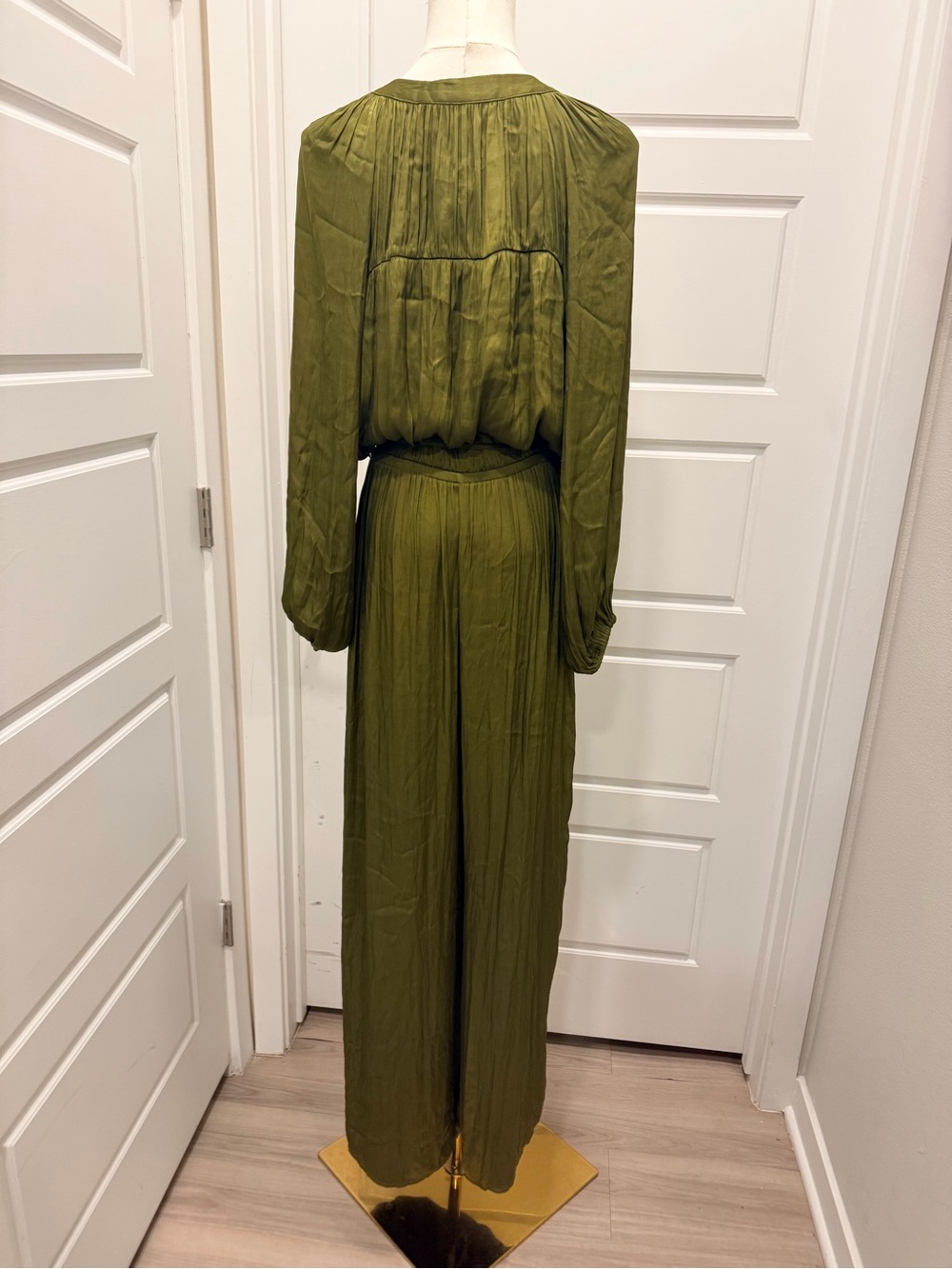 🔥Zara Olive Green Long-Sleeve V-Neck Wide-Leg Jumpsuit NWT - Picture 5 of 8